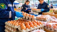 Рейд на рынке Алматы выявил 13 тысяч незаконно ввезённых куриных яиц