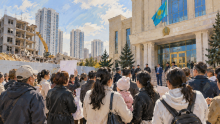 Пострадавшие дольщики ЖК Mardan вышли к акимату Астаны